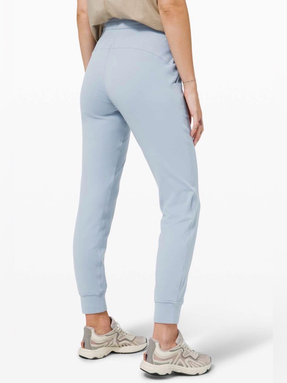 Lululemon Ready to Rulu 7/8 Jogger
Chambray ✨